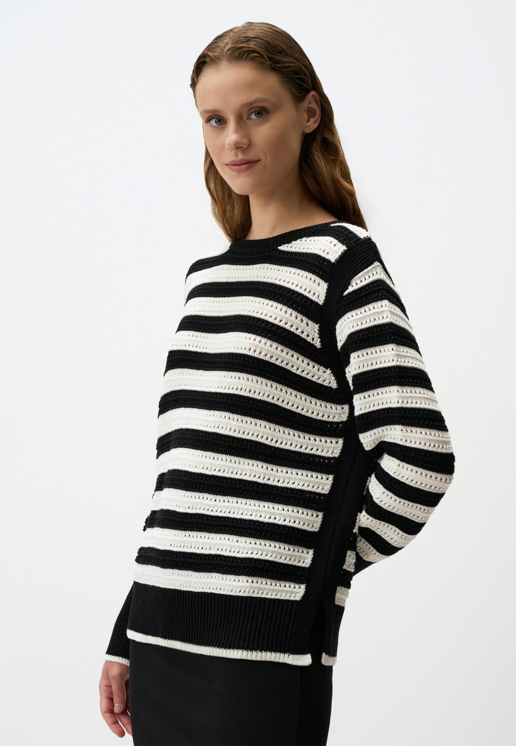 pullover-schwarz-weiss-gestreift-307vws.jpg