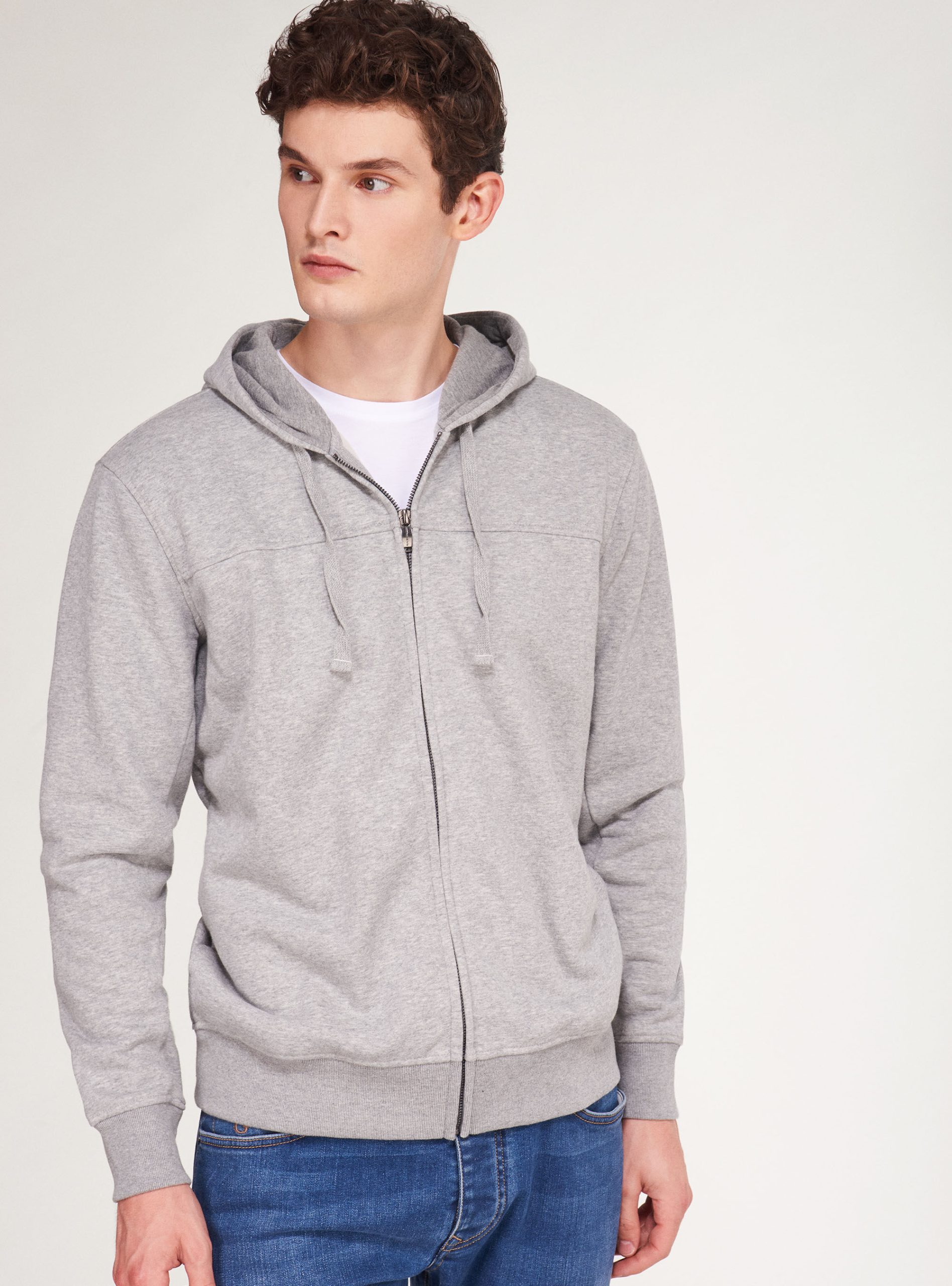sweatshirt-mit-reissverschluss-579lvu.jpg