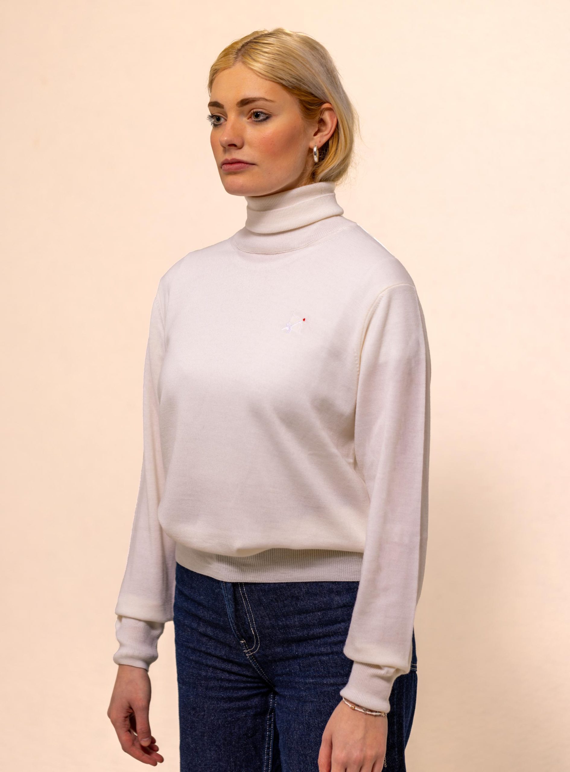 weisser-rollkragenpullover-887gxr.jpg
